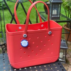 NWT “CORAL me bogg” original bogg bag - large